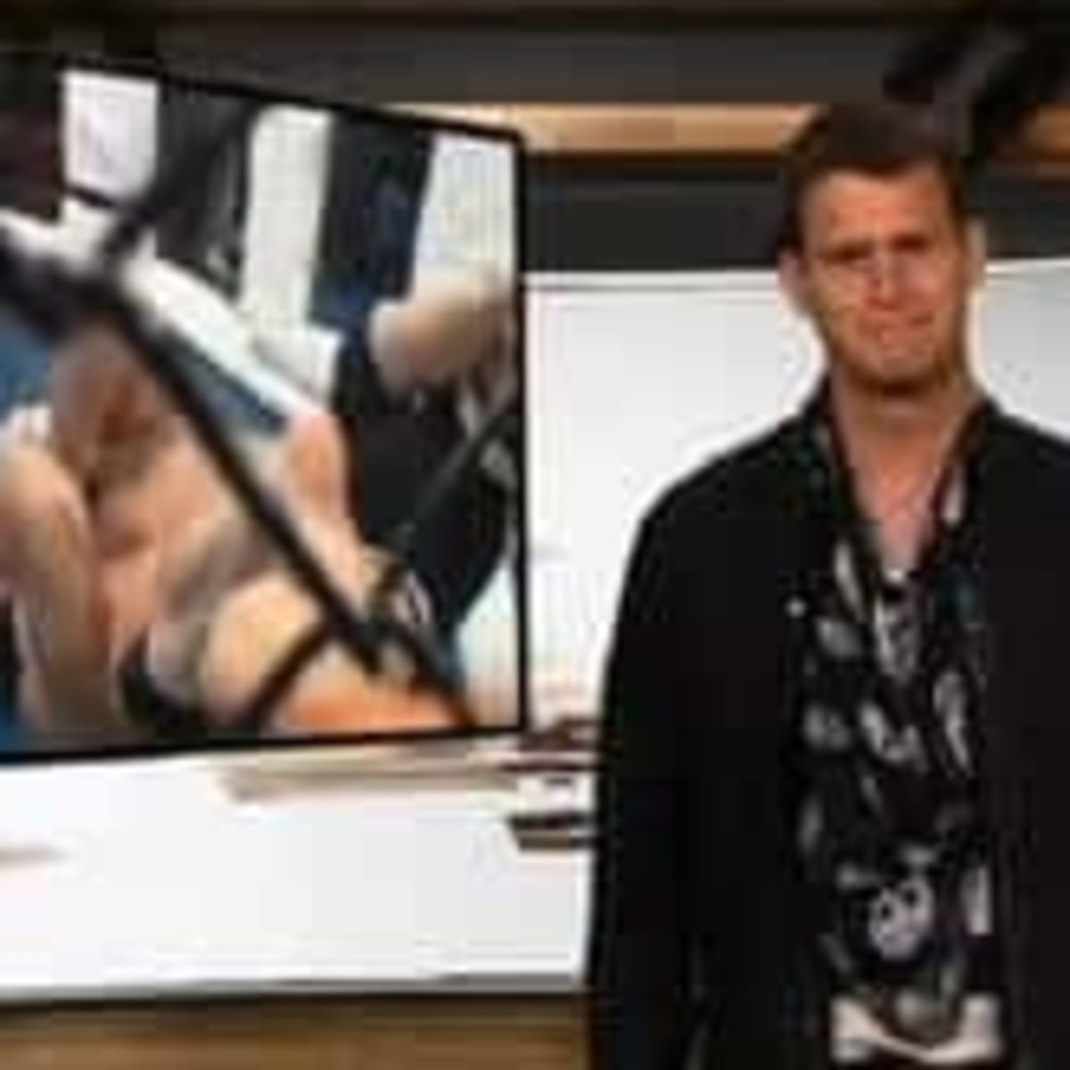 Male choked out by female gets web redemption from Tosh.O - MMA Underground