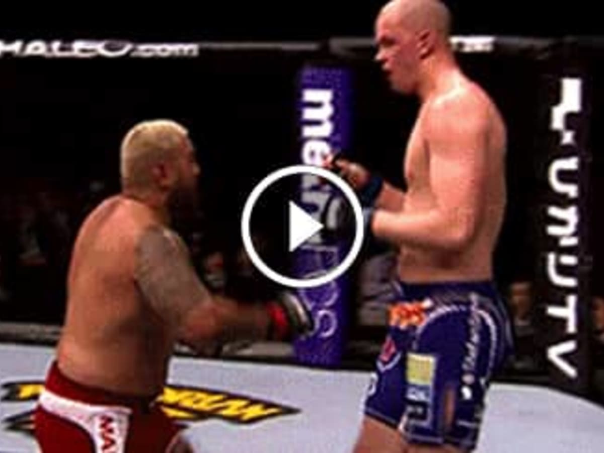 UFC on Fuel TV 8: Mark Hunt KOs Stefan Struve in Japan - Mirror Online