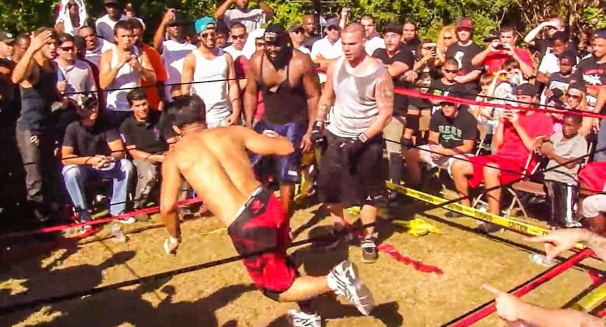 Muay Thai legend in backyard brawl vs. much larger street fighter