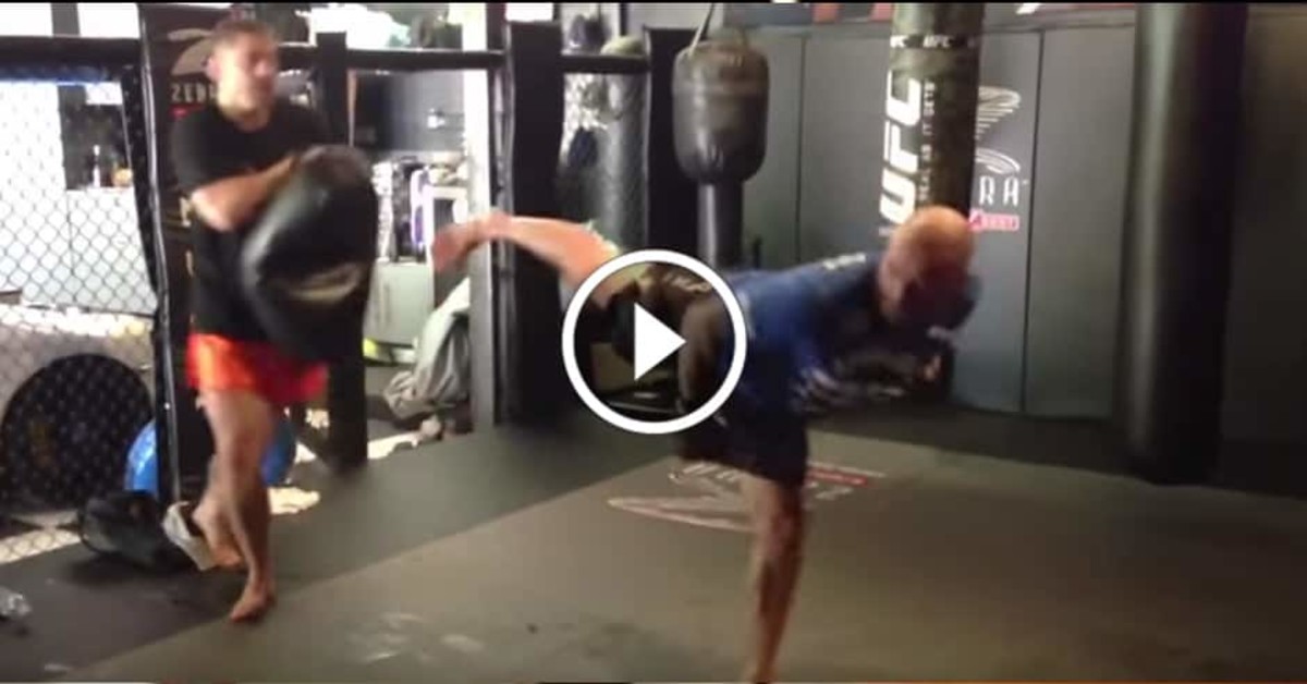 Joe Rogan demonstrates his explosive kicking power MMA Underground