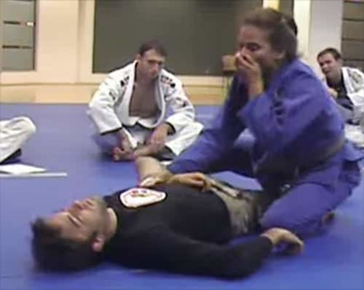 Soledad puts UFC fighter in 'choke hold