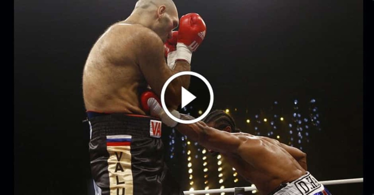 World s tallest boxer fights former world champion MMA Underground