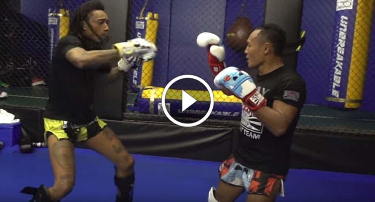 Muay Thai legend Saenchai trains with rapper Wiz Khalifa and entourage ...