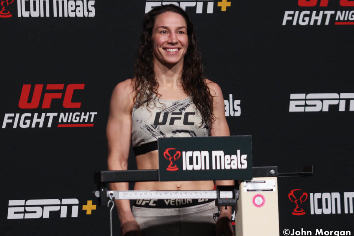 Bellator signs WMMA pioneer, Olympic wrestling medalist Sara McMann to ...