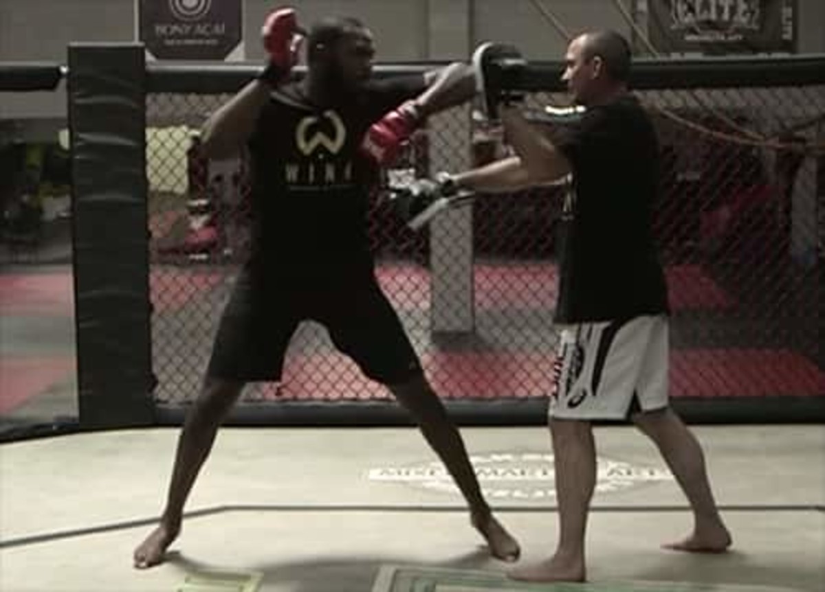 A few tips to increase the power of your elbows with Jon Jones ...