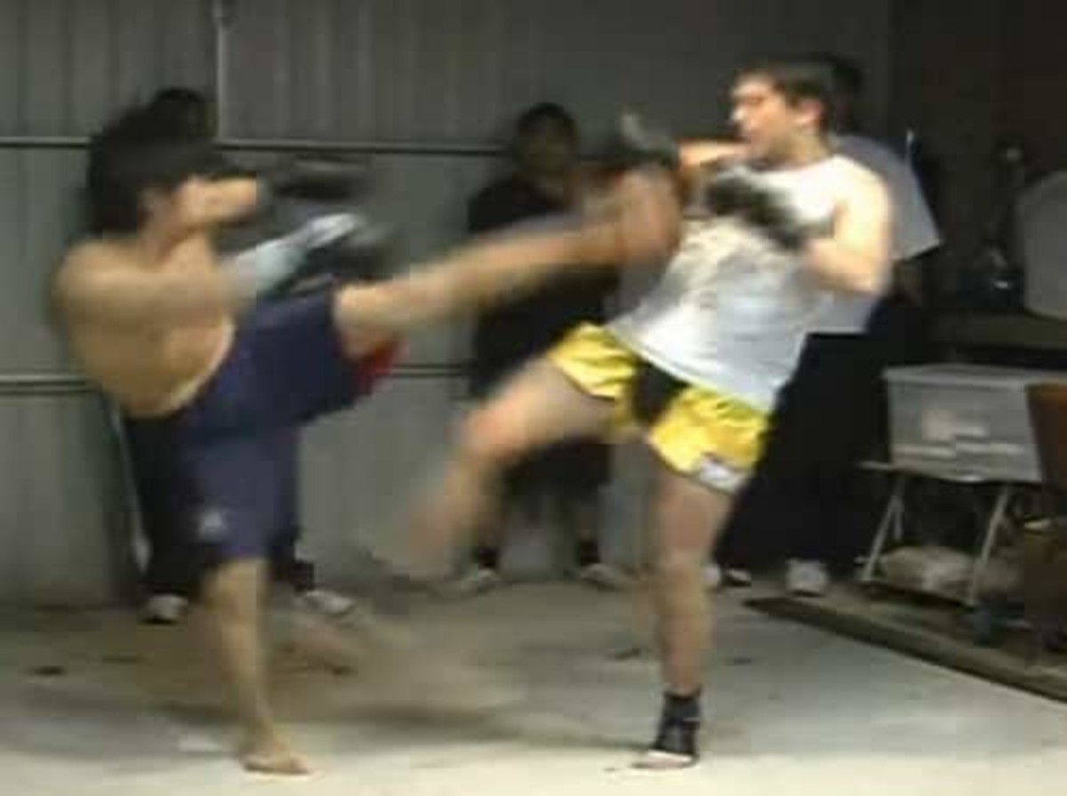 Taekwondo vs. Muay Thai in underground fight - gets bloody ...