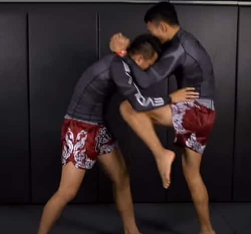 5 destructive knee strikes from the clinch by 14x Muay Thai world champion