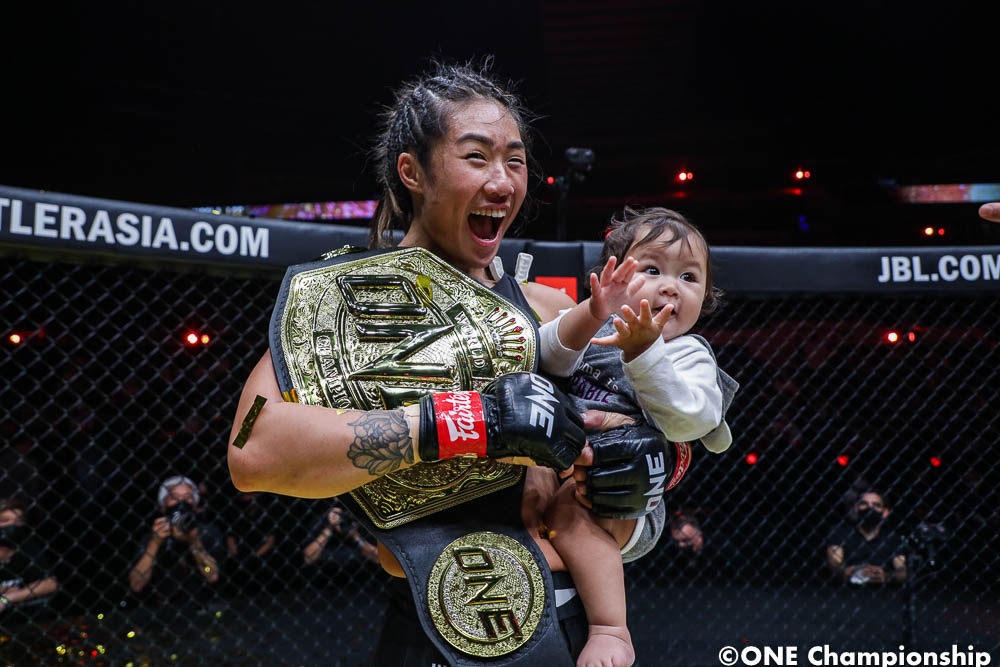 Photos: Angela Lee def. Stamp Fairtex at ONE X