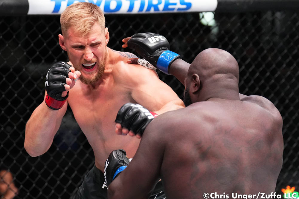 UFC Fight Night 207 results: Alexander Volkov stuns Jairzinho Rozenstruik early, scores first-round TKO