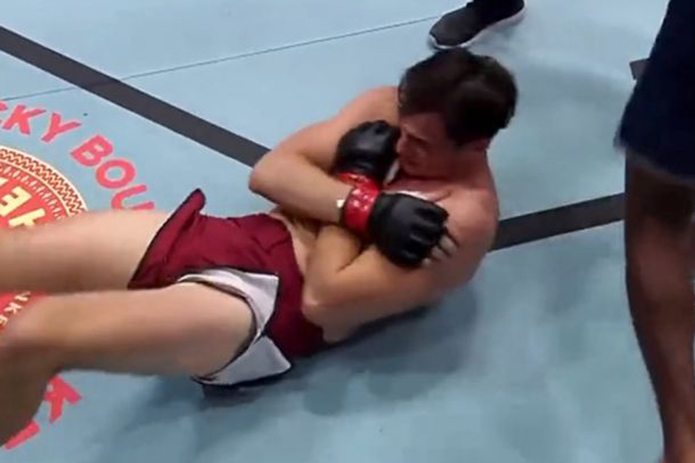 Fighter wins UFC contract via viral pro wrestling move