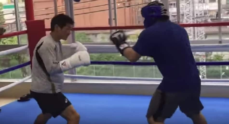 220 pound guy walks into boxing gym – challenges 118 pound former champ