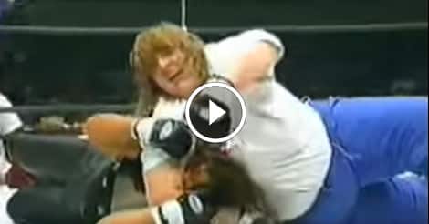 Women bites arm in MMA fight