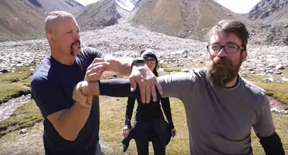 UFC legend Chuck Liddell demonstrates some bad@ss self-defense moves