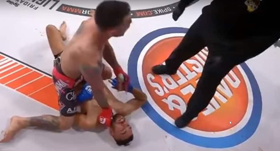 Clueless MMA referee makes same mistake 3 times in a row