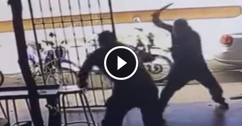 Dramatic footage of 2 vs 1 machete attack