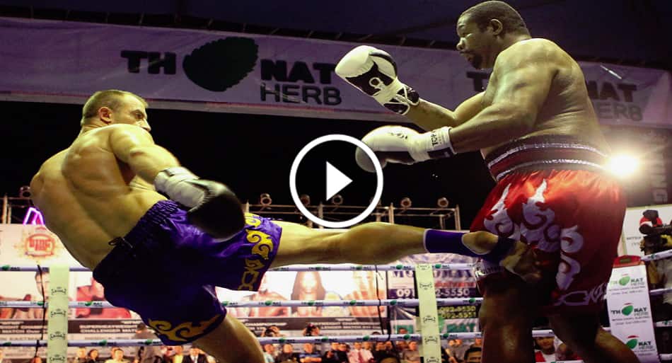 Former heavyweight boxing champion in brutal Muay Thai fight