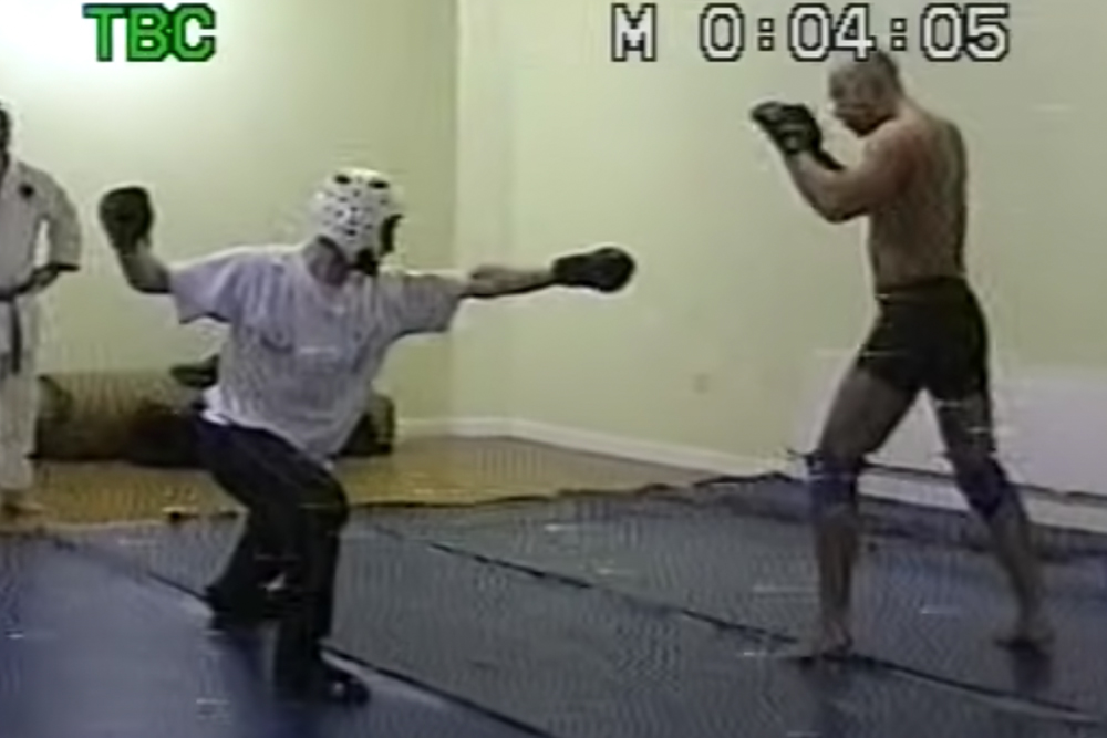 Kung Fu fighter challenges bouncer, says BJJ doesn’t work