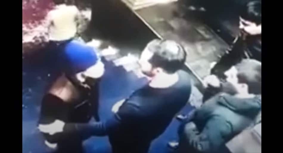Bouncer handles knife attack like a BOSS