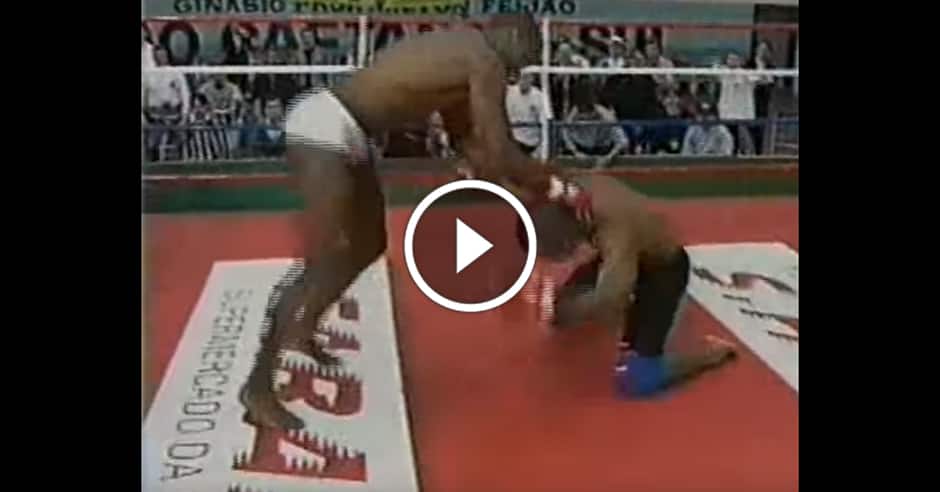 Amazing 45 second Muay Thai vs BJJ fight