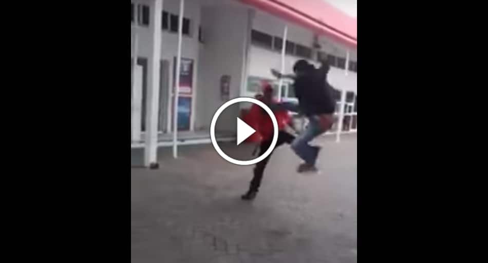 Incredible response to flying kick that comes out of nowhere