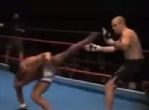 Incredible spin kick KO ends MMA fight in seconds