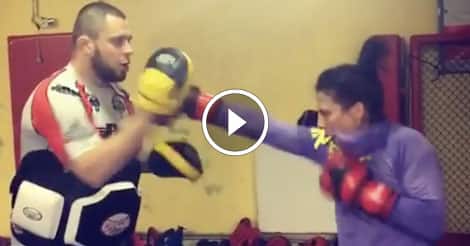 Jedrzejczyk shows off hand speed