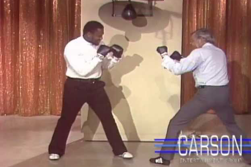 Johnny Carson tries to punch Smokin’ Joe Frazier in the face