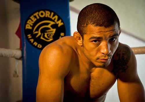 Jose Aldo taps out kickboxing champ Andy Souwer in sparring