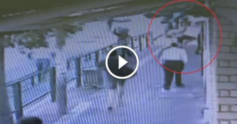 Krav Maga expert subdues knife-wielding terrorist