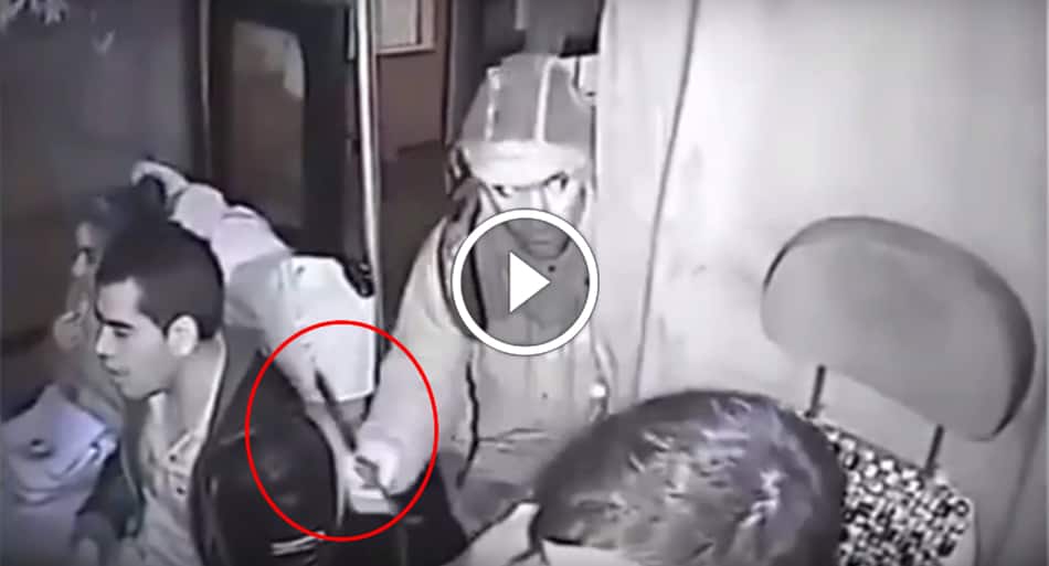 Lunatic pulls huge knife on driver – karma steps in