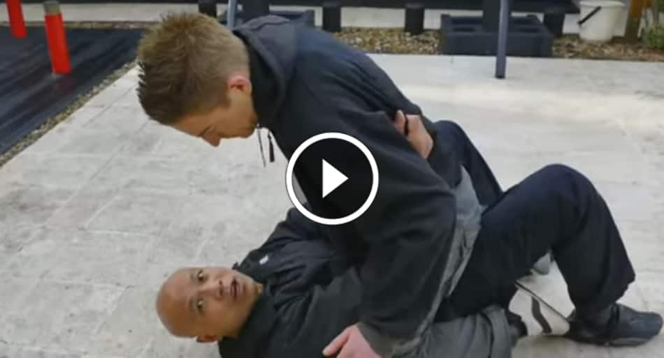 Master Wong shows his way to defend the mounted position on the streets