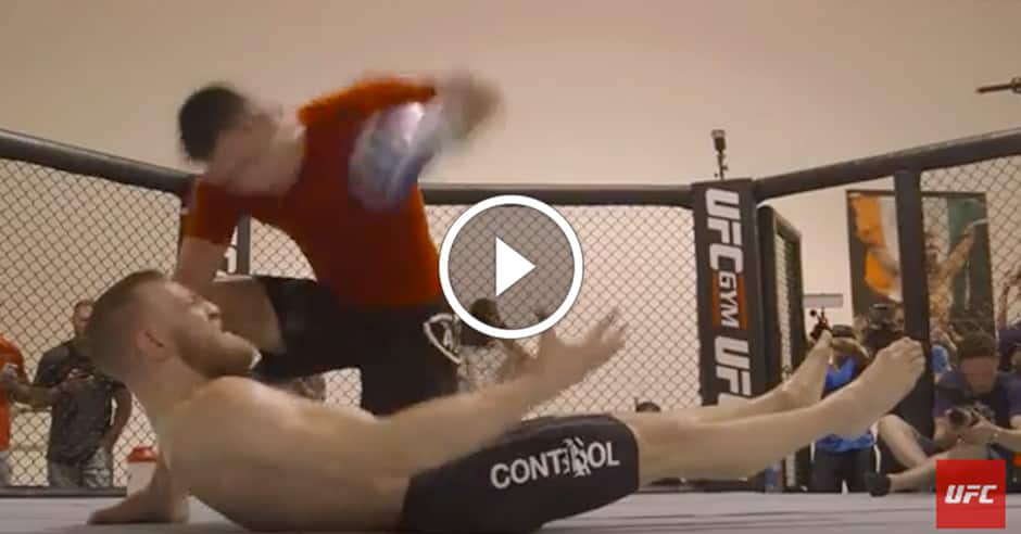 UFC 202 Embedded, Episode 1: Media workout
