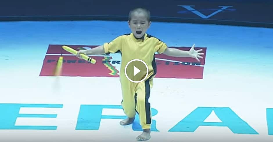 Mini Bruce Lee with extraordinary nunchucks skills