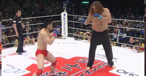 Minowa battles another giant