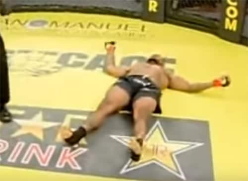MMA fight ends in seconds in bizarre fashion