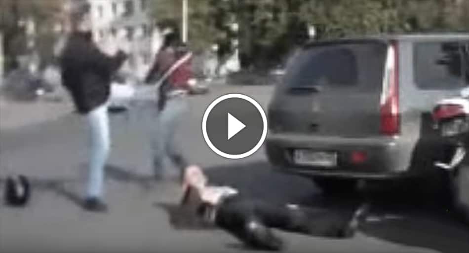 Biker defends himself against 4 attackers