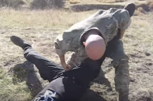 US Navy seal shows how to defend a Muay Thai kick to the leg