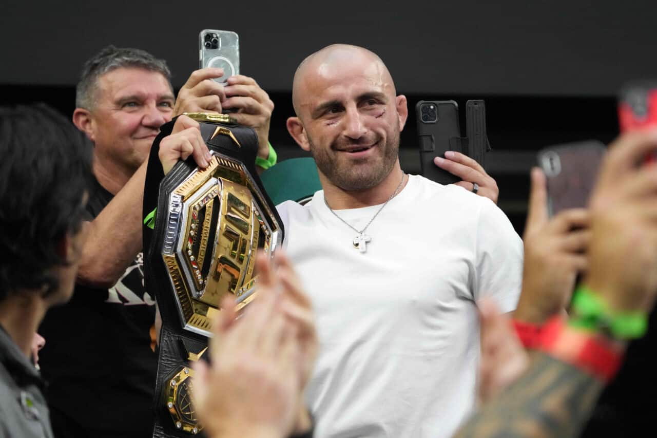 Alex Volkanovski claims Max Holloway faked his recent injury