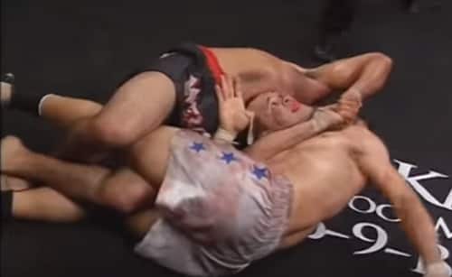 Old school MMA fight ends in crazy submission