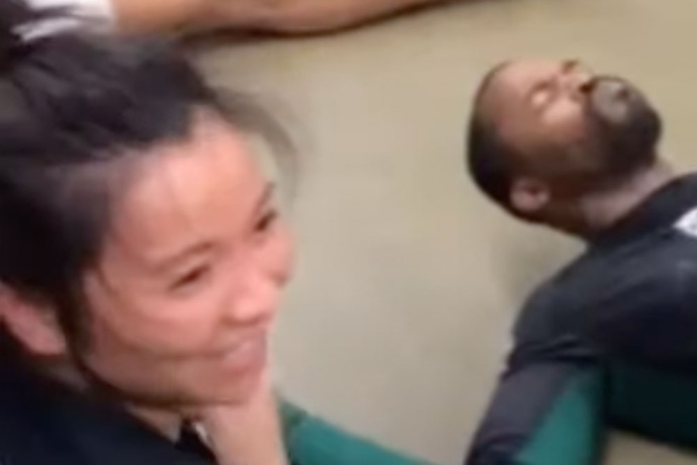 105-pound girl puts 220-pound man to sleep, with one arm