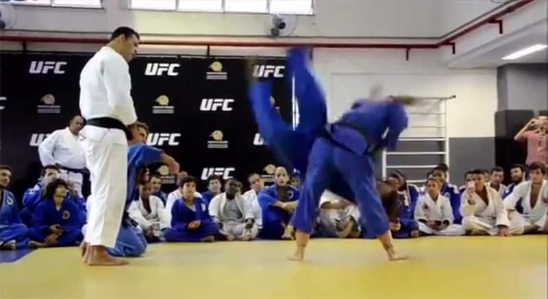 Ronda Rousey throws Judo world champ Rafaela Silva