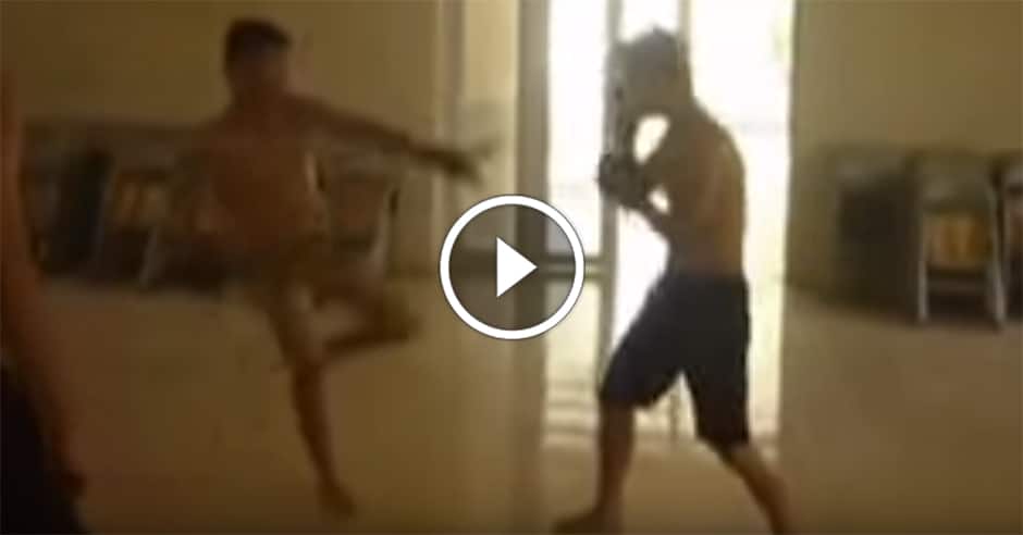 Wrestler vs sanshou kickboxer in style vs style fight