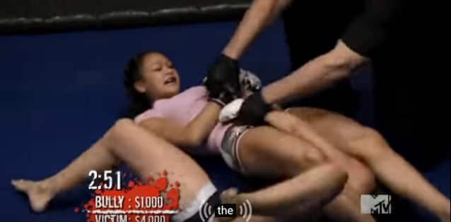 ‘Karate Hottie’ gives bully a beatdown