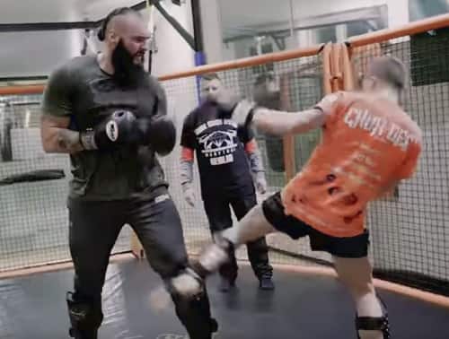 Thai boxers take on team of MASSIVE bodybuilders – guess who wins