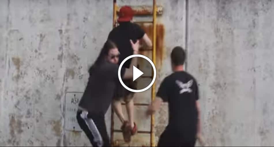 One way to defend yourself against multiple attackers