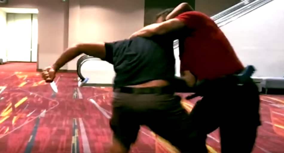 When you try to stab a knife expert…