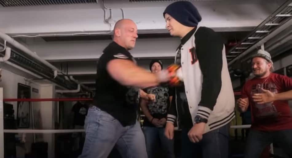 Who punches harder – bodybuilders or skinny guys?