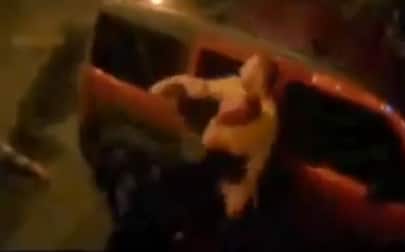 Bouncer hands out MMA choke 2-piece to a couple of fighting drunks